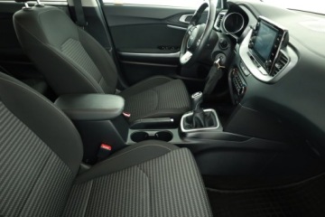 Kia Ceed III Kombi Facelifting 1.5 T-GDI 160KM 2022 Kia Ceed 1.5 T-GDI MHEV, Salon Polska, zdjęcie 6