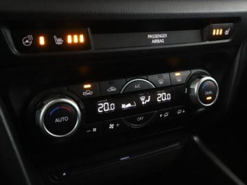 Mazda 3 III Hatchback Facelifting 2.0 SKYACTIV-G 120KM 2017 Mazda 3 klima auto navi grzane fotele kamera i, zdjęcie 26