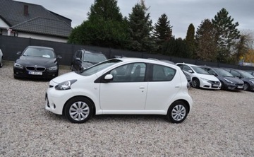 Toyota Aygo I Hatchback 5d Facelifting 1.0 VVT-i 68KM 2013 Toyota Aygo Klimatyzacja Nawigacja TOM TOM Elektryczne Szyby Benzyna 68KM, zdjęcie 10