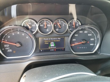 Chevrolet Silverado II 2021 Chevrolet Silverado c1500 rst, 2021r., 2.7L 2.7 Benzyna 310KM, zdjęcie 9