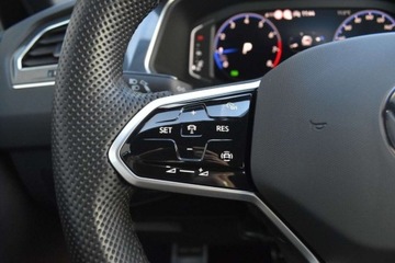 Volkswagen Tiguan II SUV Facelifting 1.5 TSI 150KM 2022 Volkswagen Tiguan SalonPL 150KM TSI DSG R-Line Premium HakKessyNavi ACC Ma, zdjęcie 13