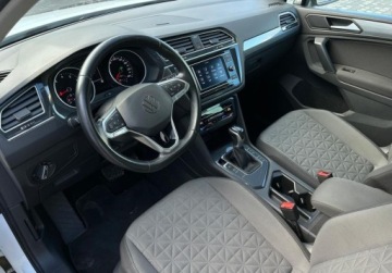 Volkswagen Tiguan II SUV 1.5 TSI EVO 150KM 2020 Volkswagen Tiguan Life, ACC, 3 strefowa klimatyzacja, Bezwypadkowy, Salon, zdjęcie 6