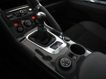 Peugeot 3008 I Crossover Facelifting 1.2 PureTech 130KM 2015 Peugeot 3008 1.2 Benzyna Allure Panorama Navi, zdjęcie 28