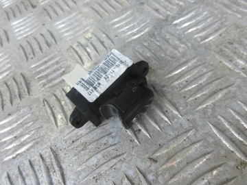 HYUNDAI H-1 II PŘEPÍNAČ OKNO PRAVÝ PŘEDNÍ