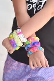 ИГРУШКА-ФИДЖЕТ POP-IT С БРАСЛЕТОМ ИЗ ПУЗЫРЬКОВ