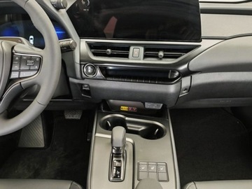 Lexus UX Crossover Facelifting 2.0 300h 199KM 2025 Od ręki - 300h F Sport Design 2.0 Hybrid Dynamic Force 199KM, zdjęcie 6