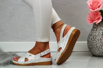 САНДАЛИИ ЖЕНСКИЕ КОЖАНЫЕ ПРОФИЛИРОВАННЫЕ, ПРИШИВАННЫЕ НА ЛИПУЧКЕ