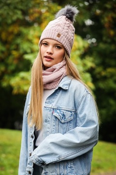 ЖЕНСКАЯ ЗИМНЯЯ ШАПКА С ПОМПОНОМ, ЮБКА И ПЕРЧАТКИ