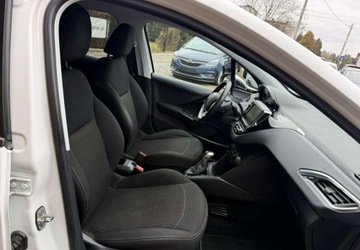 Peugeot 208 I Hatchback 5d Facelifting 1.2 PureTech 82KM 2017 Peugeot 208 1,2 82KM Klimatyzacja 1.2 Benzyna 82KM, zdjęcie 19