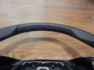 Skoda Octavia IV Kodiaq Karoq - kierownica grzana łopatki DSG 5E3 biała nić