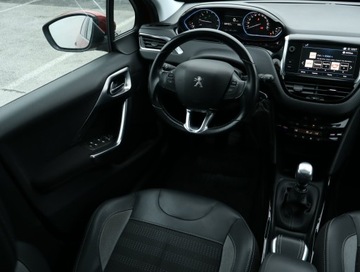 Peugeot 2008 I SUV Facelifting 1.2 PureTech 130KM 2018 Peugeot 2008 1.2 PureTech, Salon Polska, zdjęcie 6