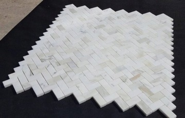 MOZAIKA BIANCO CALACATTA GOLD JODEŁKA HERRINGBONE