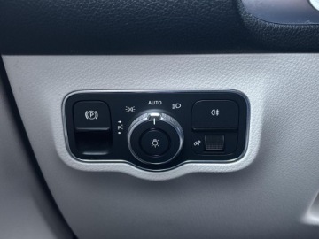 Mercedes GLB SUV 2.0 180d 116KM 2021 Mercedes-Benz GLB 180, zdjęcie 24