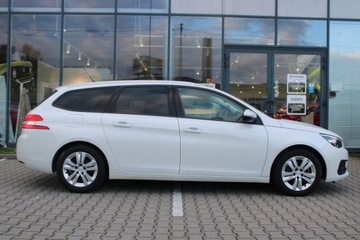 Peugeot 308 II SW Facelifting 1.2 PureTech 110KM 2019 Peugeot 308 EXECUTIVE, zdjęcie 3