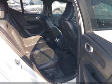 Volvo XC40 Crossover 2.0 T5 247KM 2020 Volvo XC 40 2020 Volvo XC40 T5 AWD R-Design 2.0 Benzyna 248KM, zdjęcie 7