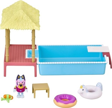 Bluey Pool Time Fun Playset: Bluey figure in Swim