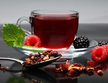 Фруктовый чай Лесные фрукты Цветок гибискуса Черноплодная рябина Лакрица 20 т LOYD