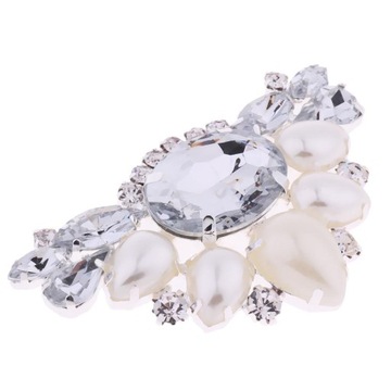 Украшения для обуви с кристаллами. Туфли с белыми кристаллами.