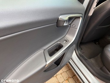 Volvo V60 I Kombi Facelifting 2.0 D4 DRIVE-E 190KM 2015 Volvo V60 Volvo V60 D4 Momentum 2.0 Diesel 190KM, zdjęcie 34
