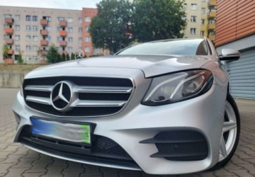 Mercedes Klasa E W213 Kombi 2.0 220d 194KM 2019 Mercedes-Benz Klasa E 220 d 9G-TRONIC AMG FULL LEDY NAVI PÓŁ SKÓRY STAN BDB, zdjęcie 3