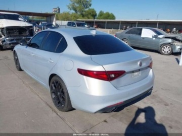 Alfa Romeo Giulia II Sedan Facelifting 2.0 Turbo 280KM 2020 Alfa Romeo Giulia 2020 ALFA ROMEO GIULIA TI RWD 2.0 Benzyna 280KM, zdjęcie 3
