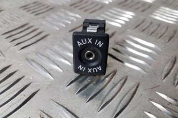 PŘÍDAVNÉ SPONA MULTIMEDIA (AUX/USB) VW TOURAN (1T3) 5M0035724 1.6L DIESEL