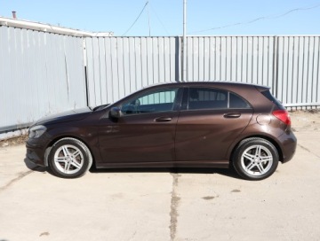 Mercedes Klasa A W176 Hatchback 5d Facelifting 180 122KM 2015 Mercedes A A 180, Serwis ASO, Klima, Klimatronic, zdjęcie 2