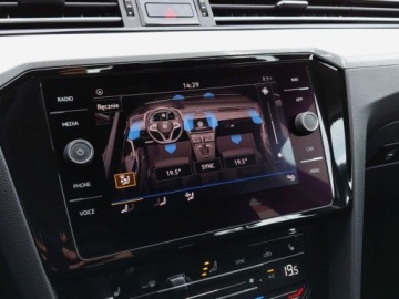 Volkswagen Passat B8 Variant Facelifting 1.5 TSI EVO 150KM 2021 Volkswagen Passat Variant 1.5TSI 150KM Business DSG SalonPL SerwisASO Acc, zdjęcie 29