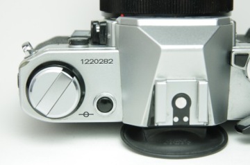 Аналоговый корпус Canon AE-1 с объективом
