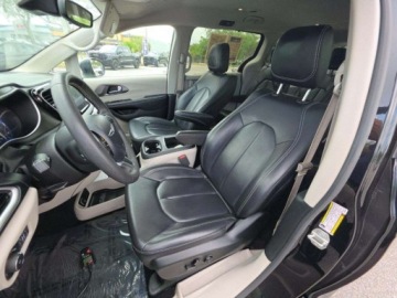 Chrysler Pacifica II 2023 Chrysler Pacifica Touring L 2023 3.6 Benzyna 287KM, zdjęcie 5