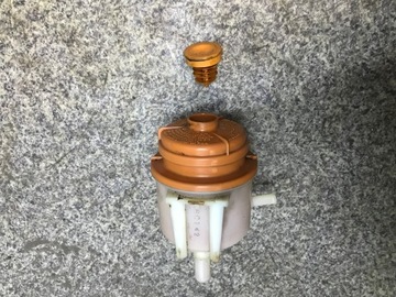 Suzuki Grand Vitara 2 II zbiornik zbiorniczek wspomagania korek BDB