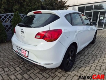 Opel Astra H Hatchback 5d 1.4 TWINPORT ecoFLEX 90KM 2013 Opel Astra Niski przebieg Zadbany 1.4 Benzyna 90KM, zdjęcie 2