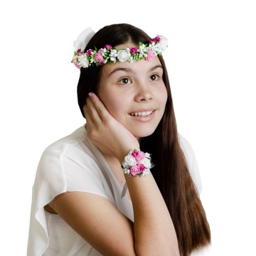 Живой венок для причастия, белые и розовые розы.