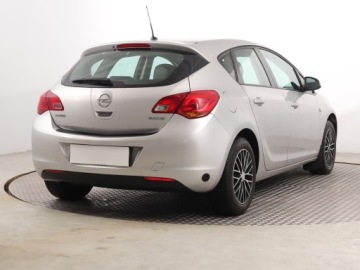 Opel Astra J Hatchback 5d 1.4 87KM 2011 Opel Astra 1.4 16V, GAZ, Klima,ALU, zdjęcie 4