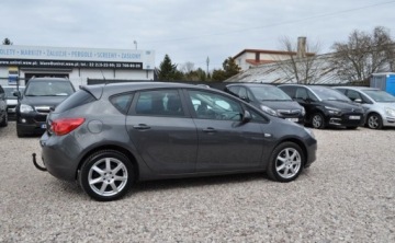 Opel Astra J Hatchback 5d 1.4 Turbo ECOTEC 140KM 2012 Opel Astra 1.4 Benzyna Tempomat Cz. parkowania Klimatyzacja 1.4 Benzyna, zdjęcie 5