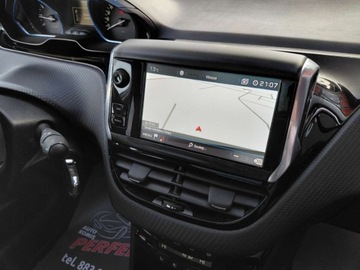 Peugeot 2008 I SUV Facelifting 1.2 PureTech 110KM 2018 Peugeot 2008 Automat Panorama Kamera Navi Sensor Alu 1.2 Benzyna 110KM, zdjęcie 15