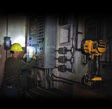 Аккумуляторный фонарик-рефлектор DeWALT DCL043 18V LED BODY