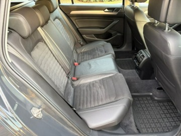 Volkswagen Passat B8 Variant 1.4 TSI BlueMotion Technology ACT 150KM 2017 Volkswagen Passat Variant Highline Full LED, zdjęcie 14