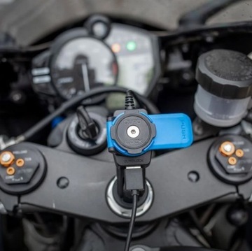 ВСТРОЕННАЯ USB-РАЗЪЕМКА QUAD LOCK МОТОЦИКЛА QUAD LOCK