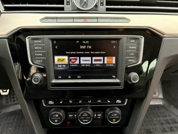 Volkswagen Passat B8 Variant 1.4 TSI BlueMotion Technology ACT 150KM 2017 Volkswagen Passat Variant 1.4 TSI 150 KM Highline, zdjęcie 20