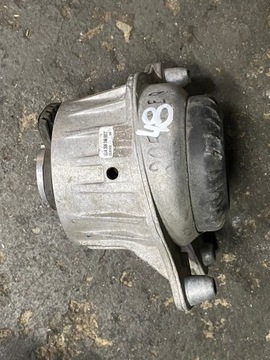 48 MERCEDES W205 ULOŽENÍ MOTORU A2052406517