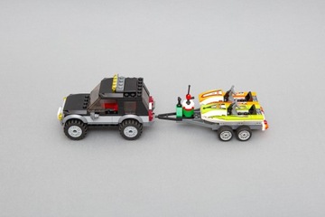 Terenówka ze skuterami z Lego City 60058