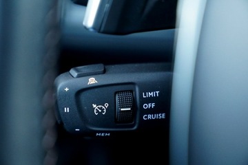 Peugeot 3008 II Plug-In Hybrid Facelifting 1.6 HYBRID 225KM 2022 Peugeot 3008 GT LINE kamera skóra NAWI grip, zdjęcie 30