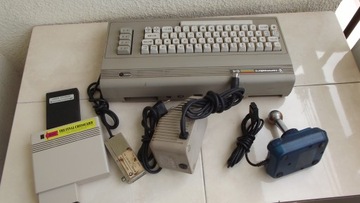 Zestaw komplet Commodore C-64 .