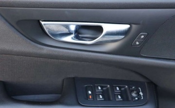 Volvo V60 II  Kombi 2.0 D3 150KM 2019 Volvo V60 NAVIGACJA, Grzane Fotele, Multifunkcja, Tempomat, Czujniki, Auto, zdjęcie 17