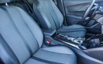 Peugeot 2008 II SUV 1.2 PureTech 130KM 2021 Peugeot 2008 Peugeot 2008 Allure Pack 1.2 130km 1.2 Benzyna 130KM, zdjęcie 34