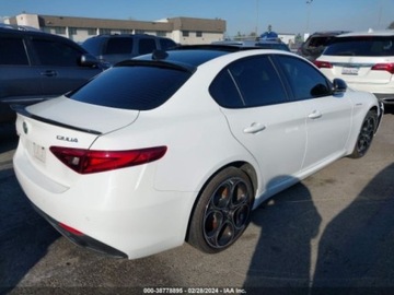 Alfa Romeo Giulia II Sedan Facelifting 2.0 Turbo 280KM 2022 Alfa Romeo Giulia 2022r, Veloce, TI, 2.0L 2.0 Benzyna 280KM, zdjęcie 7