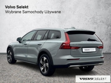 Volvo V60 II  Cross Country Facelifting 2.0 B4 197KM 2023 Volvo V60 Cross Country FV23% Plus B4D AWD LED Tem, zdjęcie 3