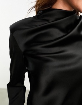 DESIGNEX Czarna bluzka z poduszkami na ramionach i zabudowanym dekoltem S