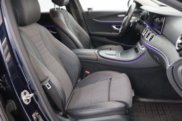 Mercedes Klasa E W213 All-terrain Facelifting 2.0 E220d 194KM 2021 Mercedes E E 220 d 4MATIC, Salon Polska, zdjęcie 8